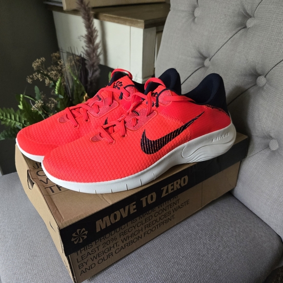 NEW Men's Nike Flex Experience In Bright Crimson Running Shoe ~ Size 10 - Picture 1 of 7